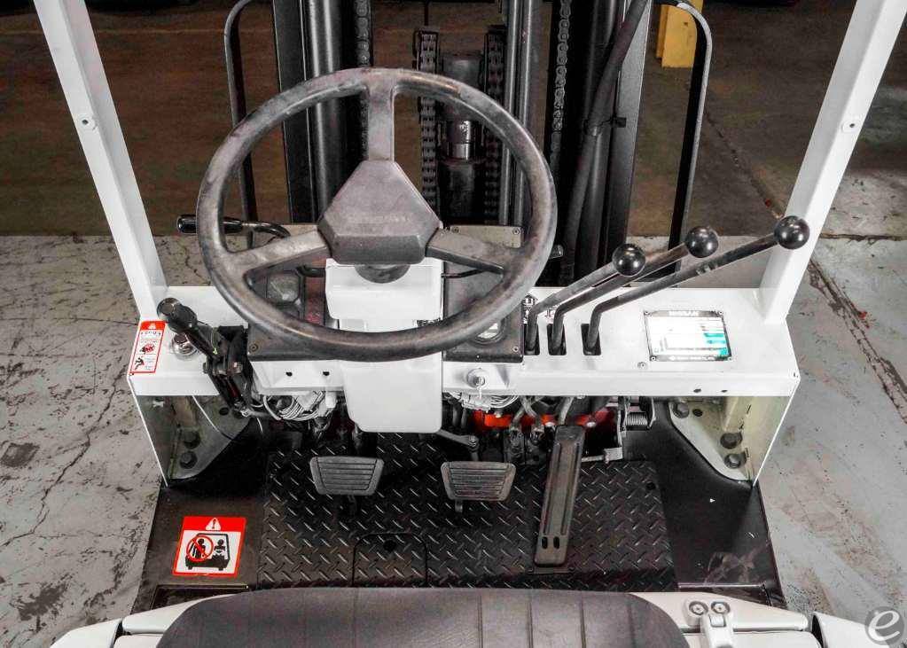 1981 Nissan APH02M25V