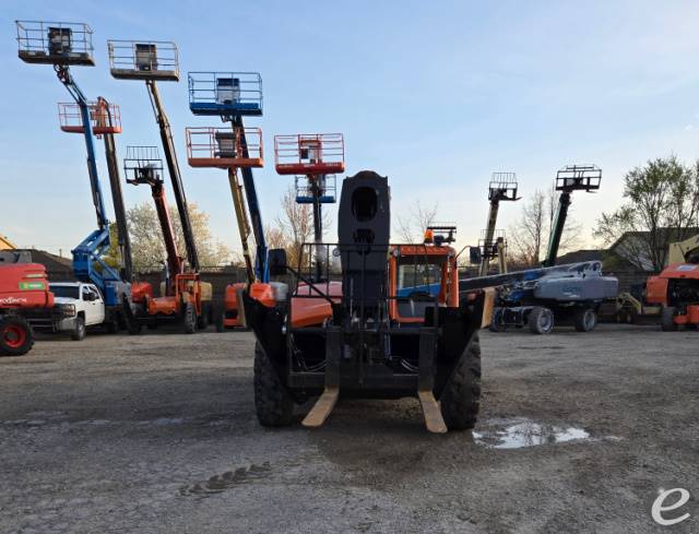 2019 JLG 1055