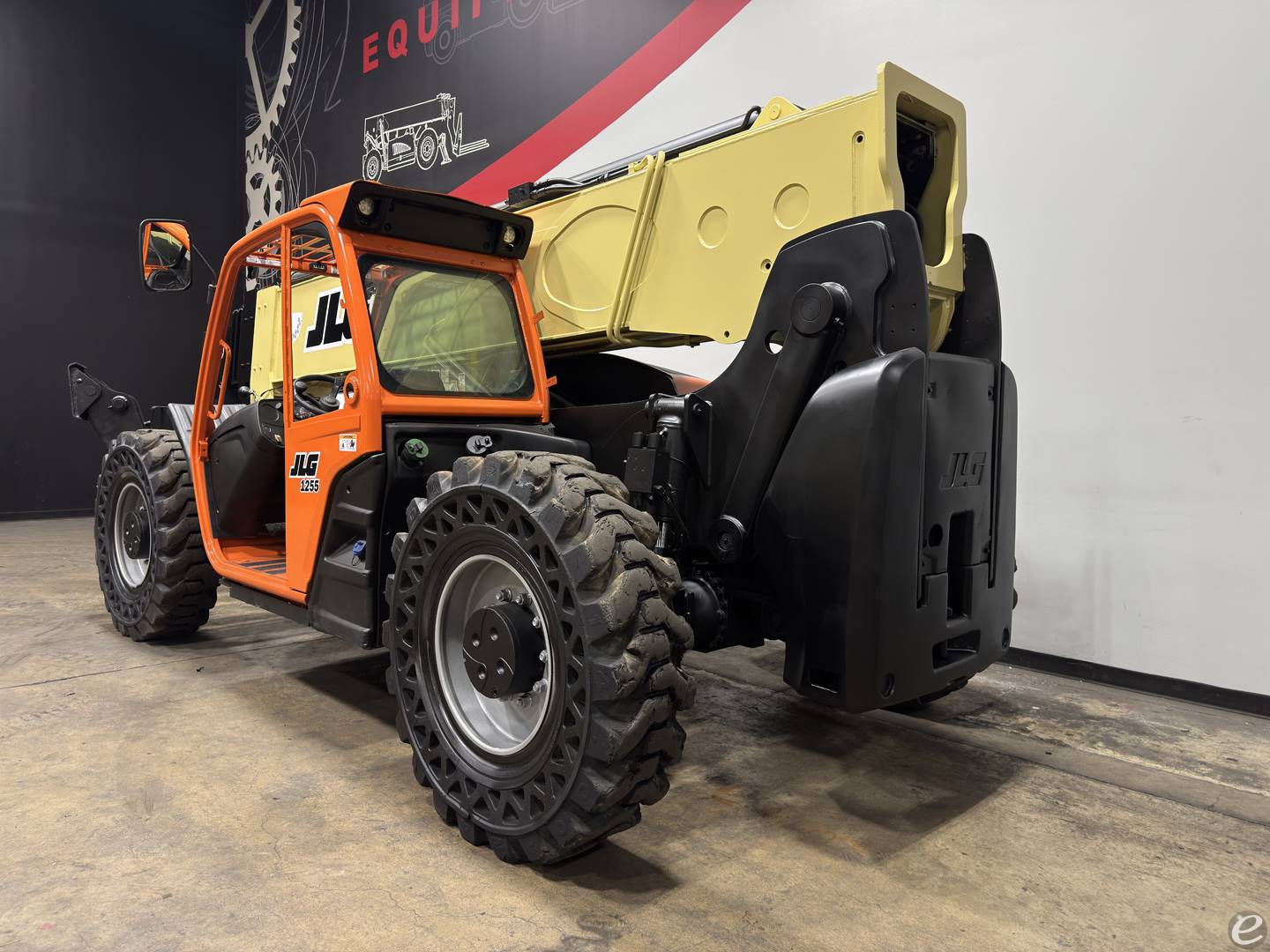 2017 JLG 1255