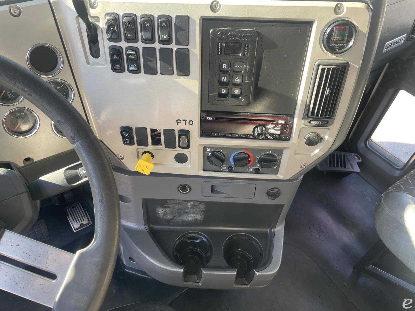 2017 Mack GRANITE GU713