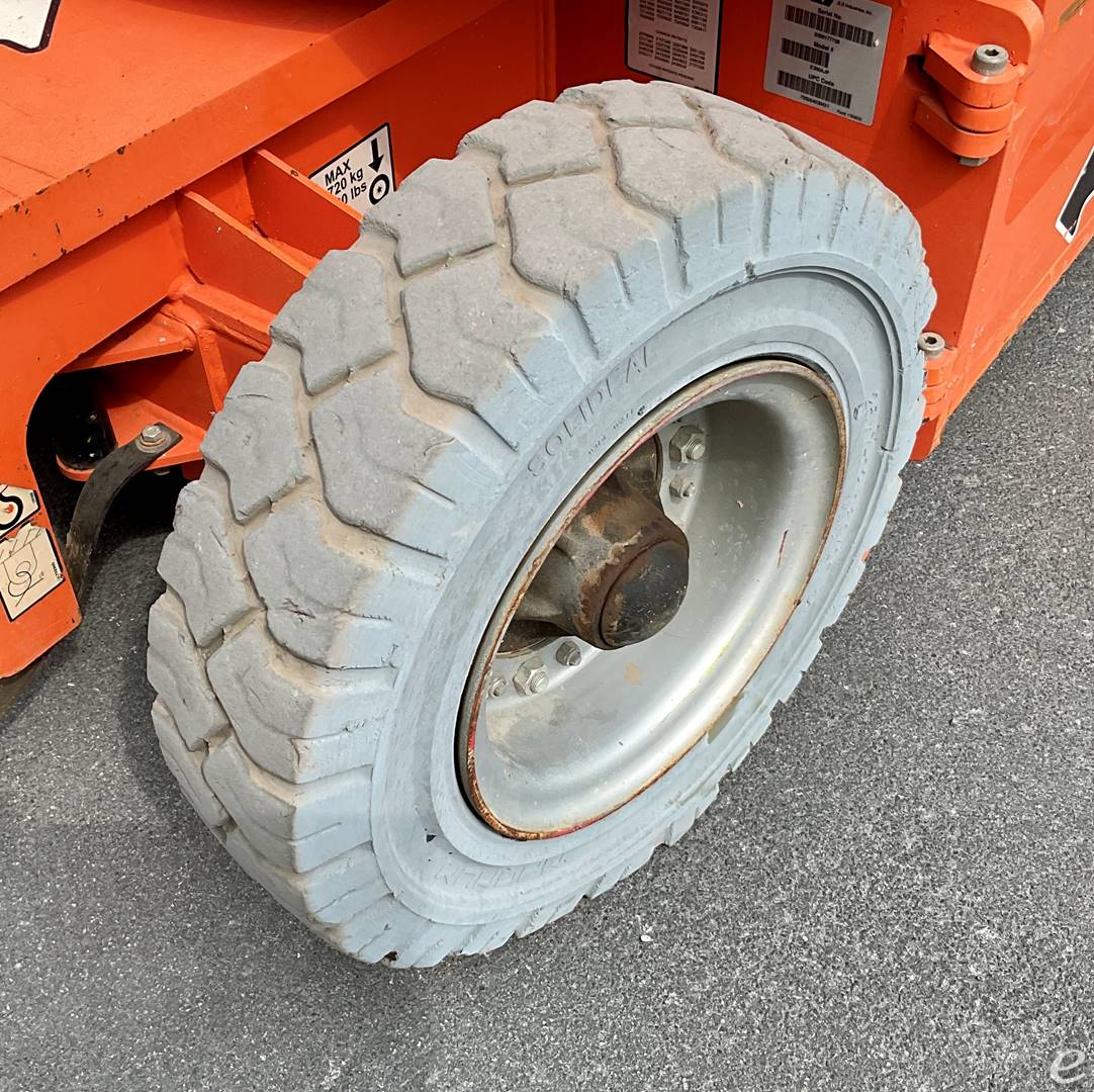 2013 JLG E300AJP
