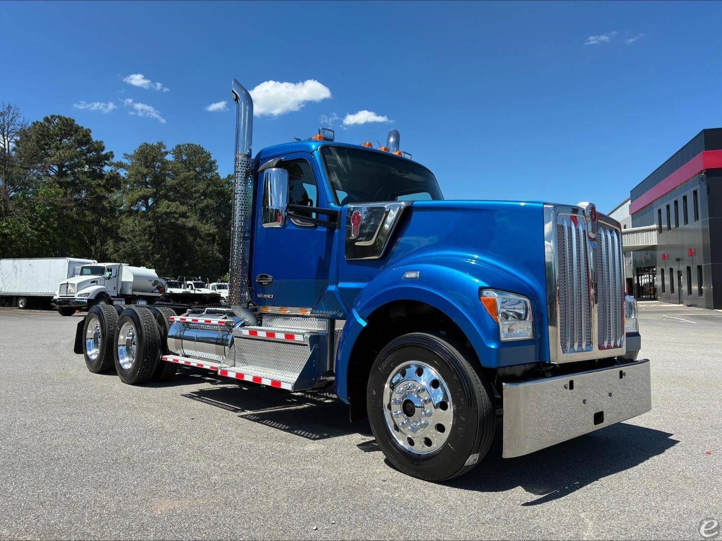 2024 Kenworth W990