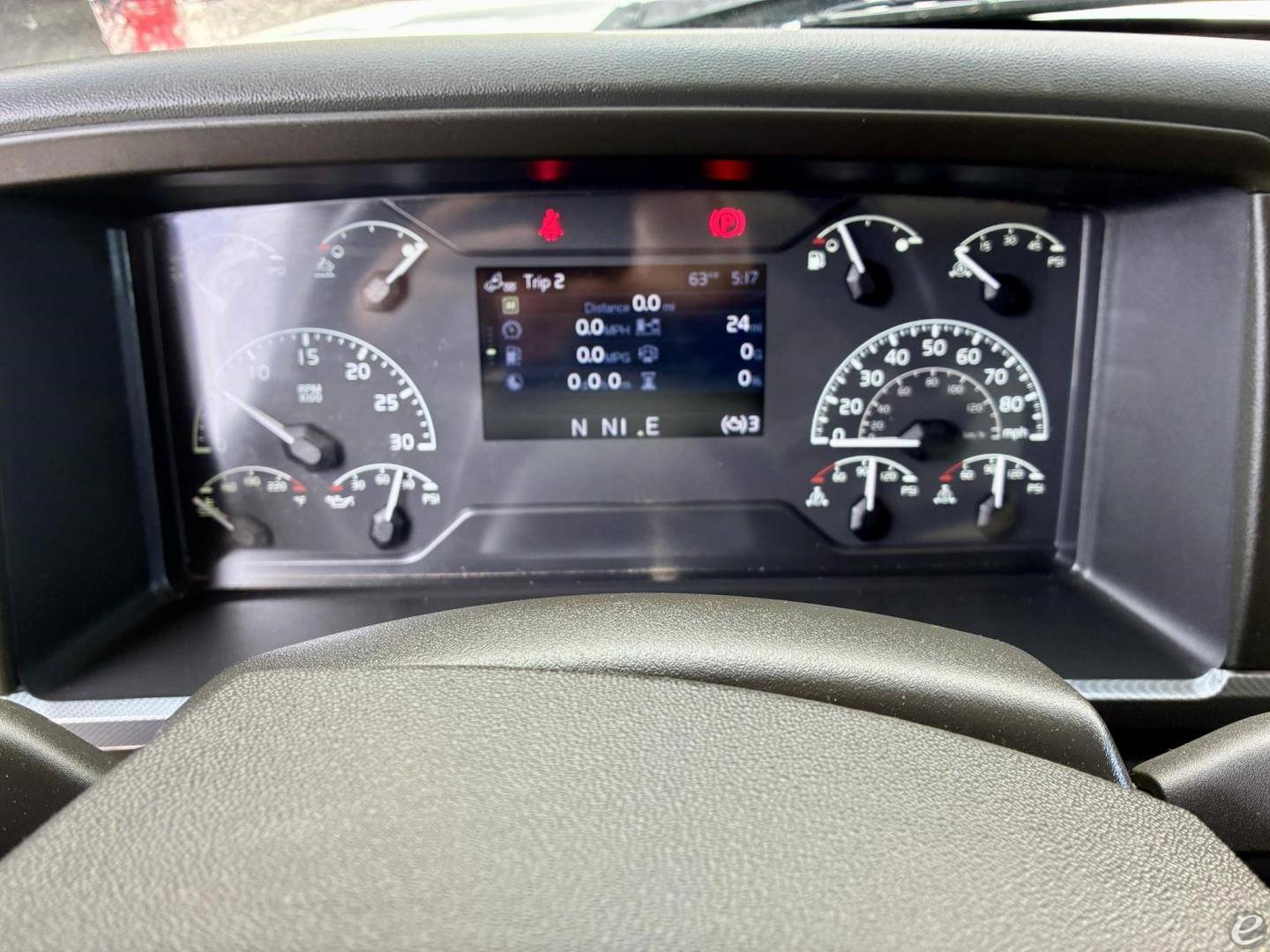 2022 Volvo VHD64F300