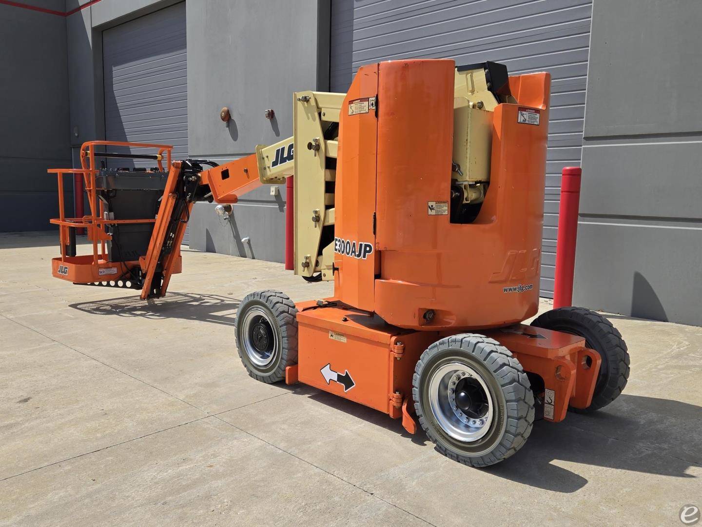 2016 JLG E300AJP