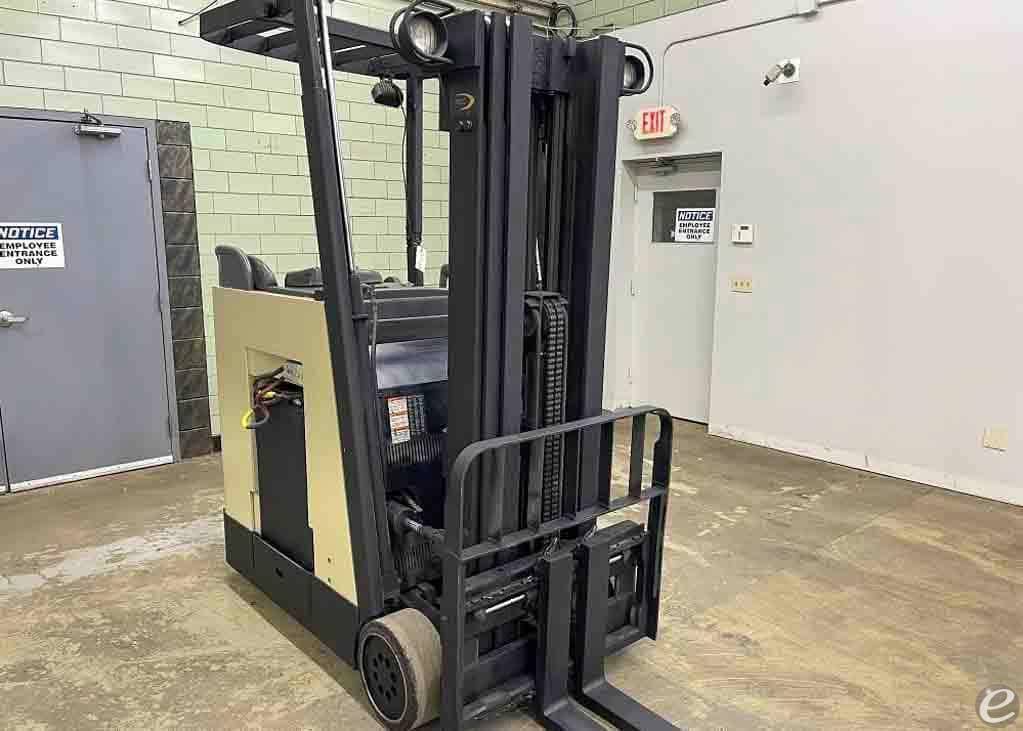 2003 Crown RC3020 Electric Forklift - 123Forklift
