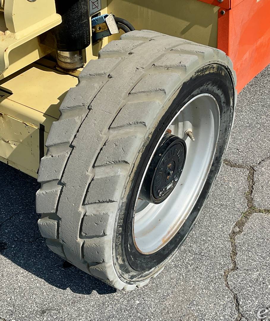 2017 JLG 4069LE