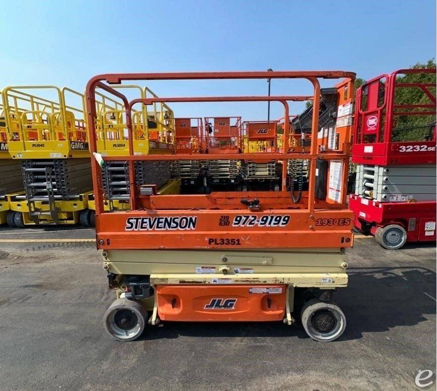 2017 JLG 1930ES
