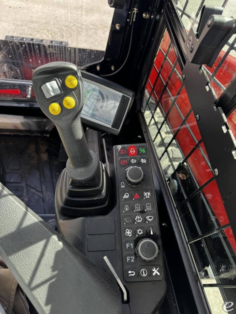 2025 Manitou 2750V