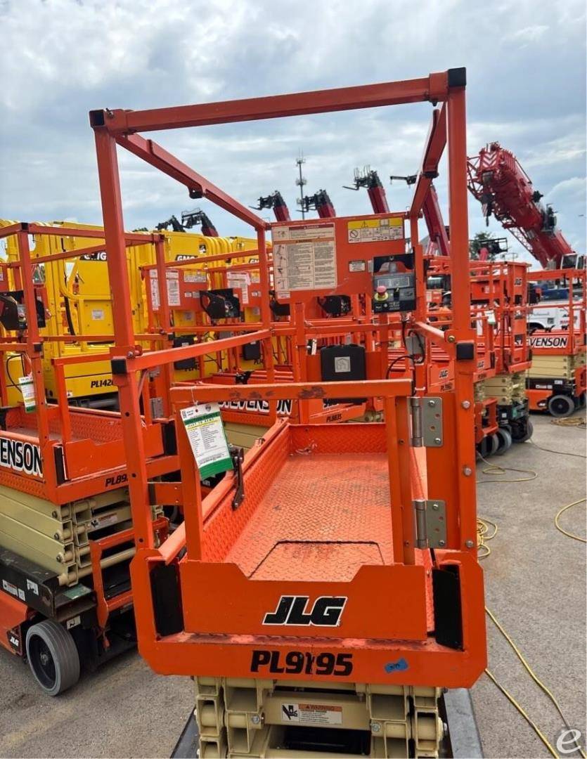 2021 JLG R1932i
