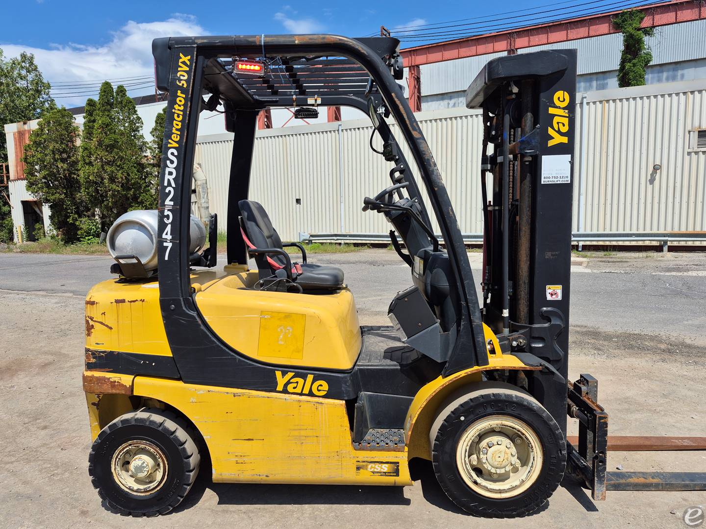 2017 Yale GLP050VX