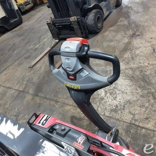 2022 Raymond 8210
