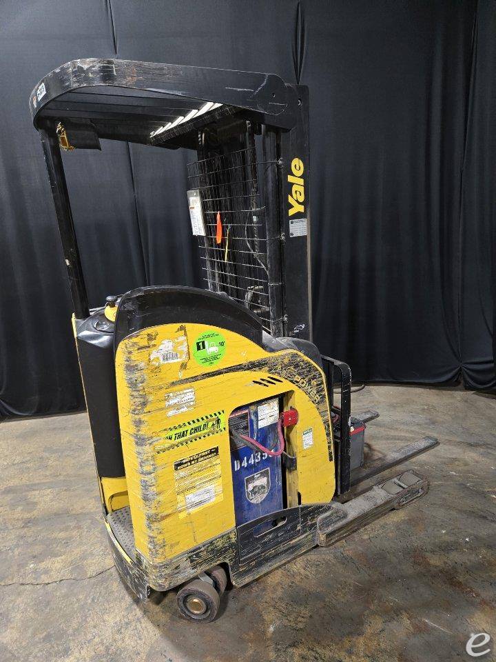 2015 Yale NR040DB