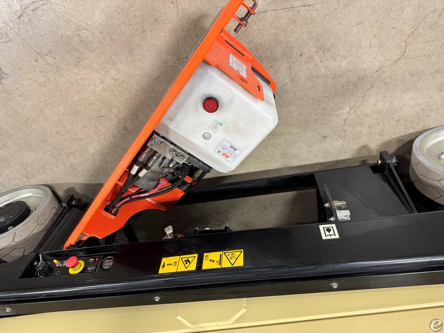 2023 JLG ES2646