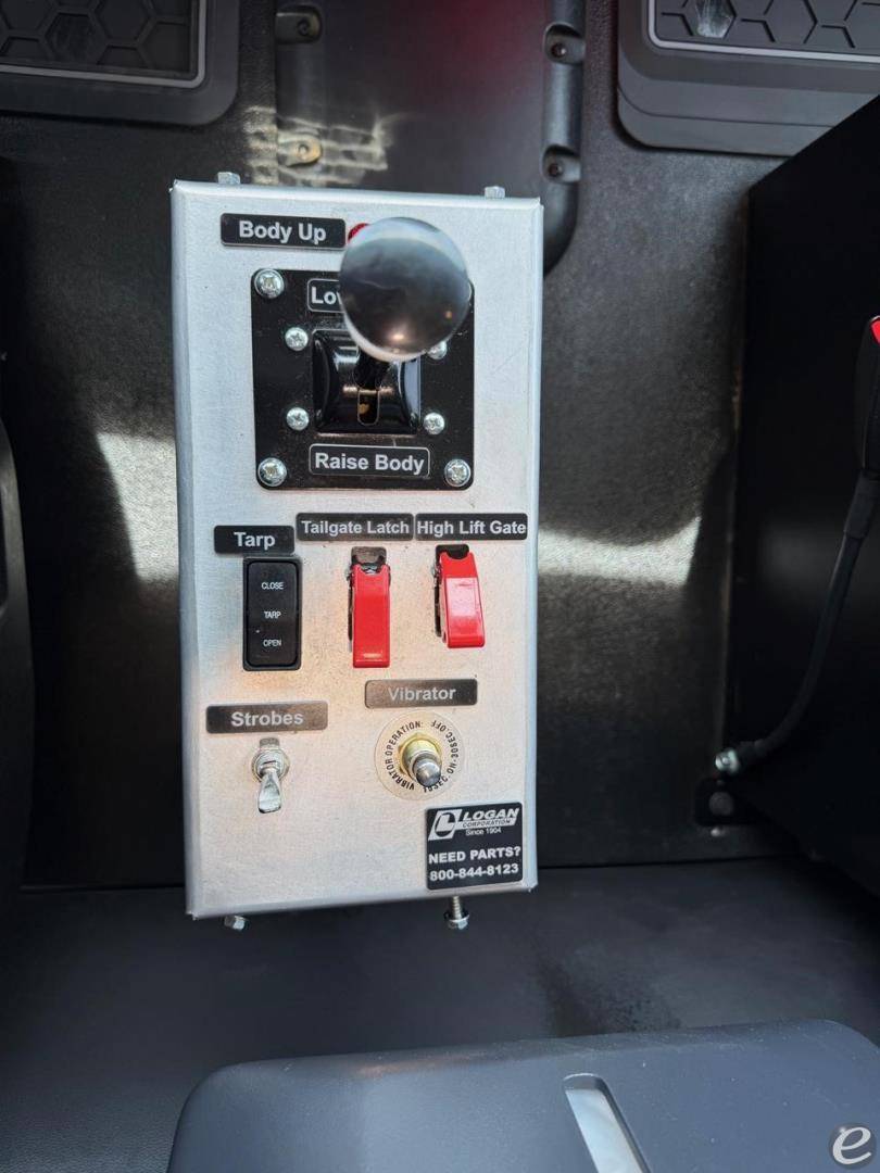 2025 Kenworth T880