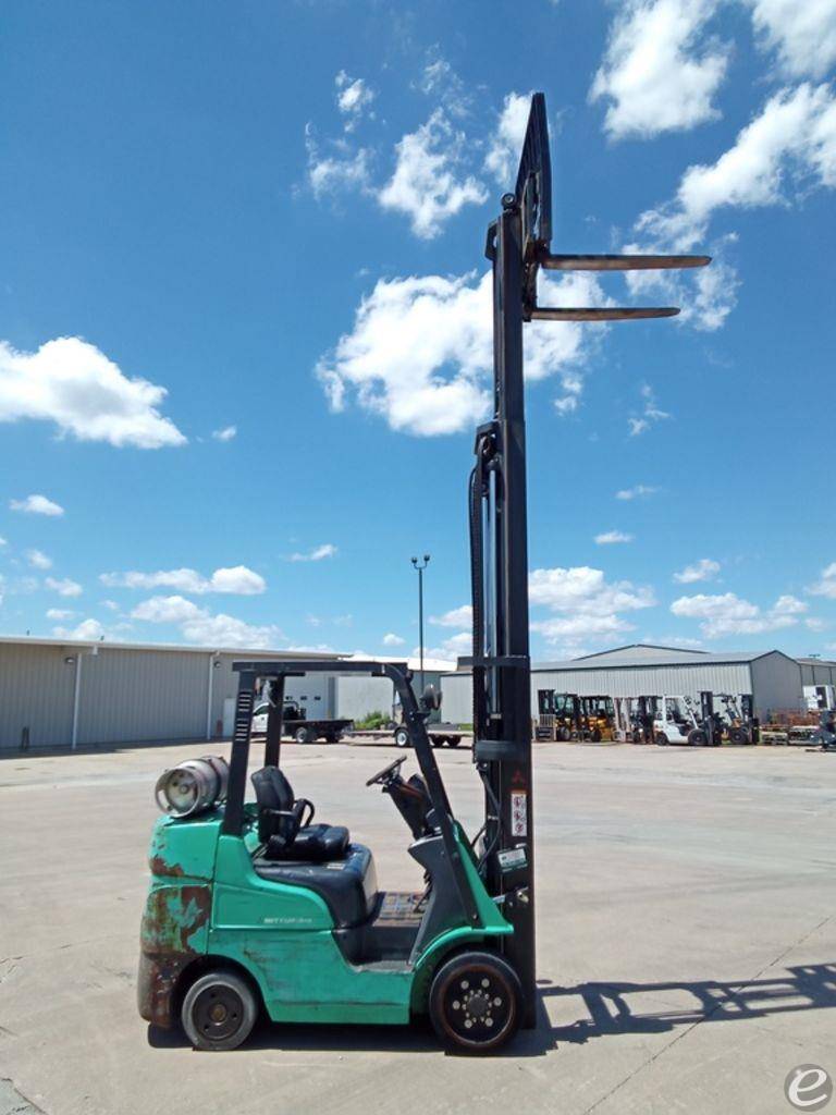 2013 Mitsubishi FGC30N
