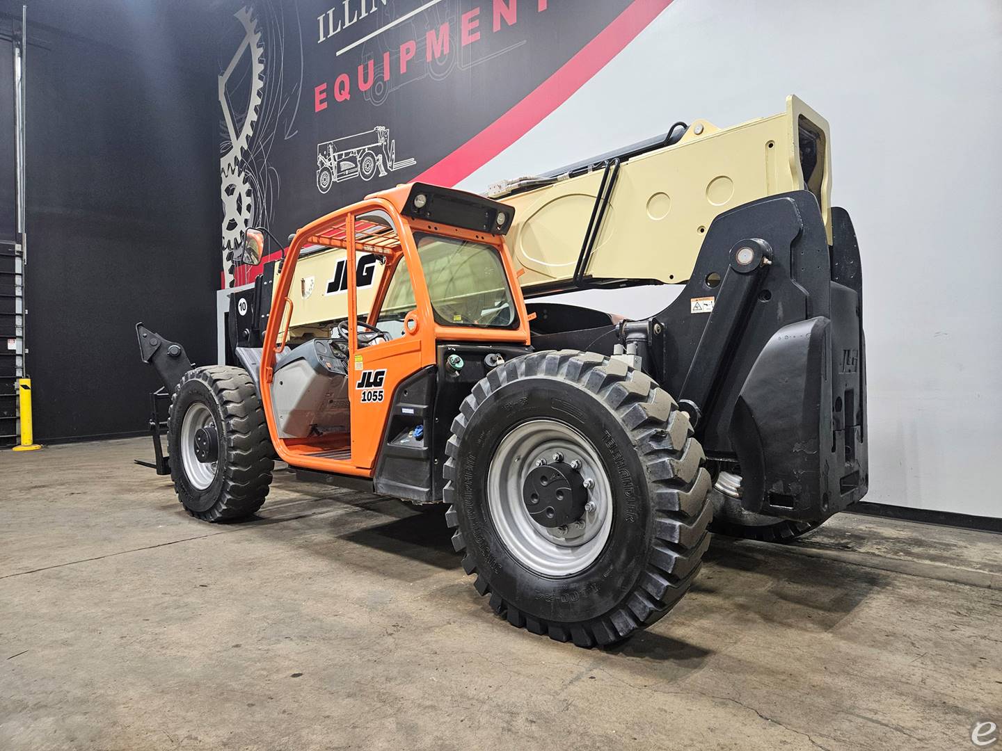 2018 JLG 1055