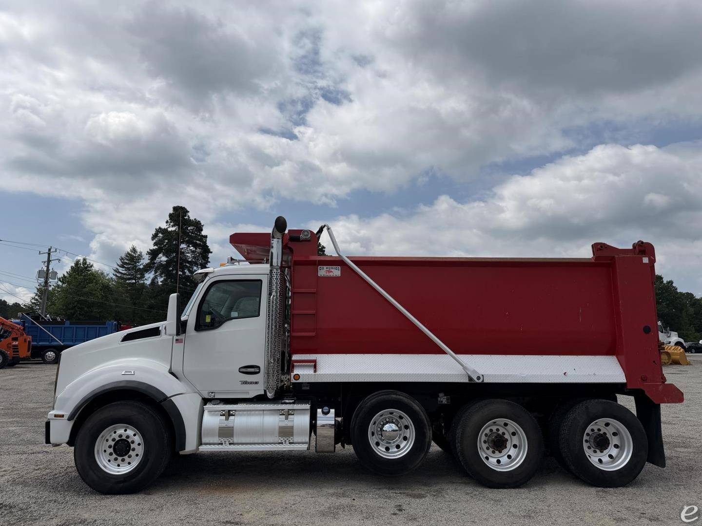 2023 Kenworth T880
