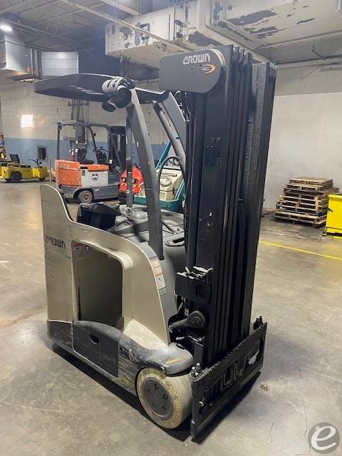 2017 Crown RC5545-40 Electric Forkl...