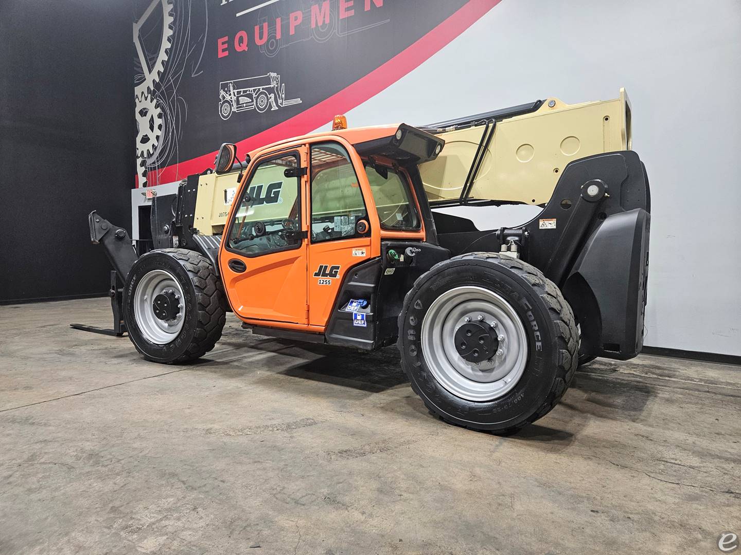 2017 JLG 1255