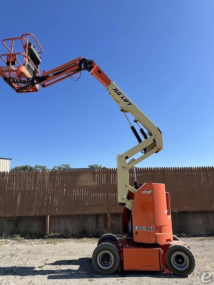 2018 JLG E300AJP