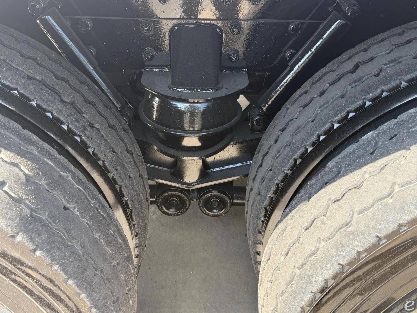 2025 Kenworth T880