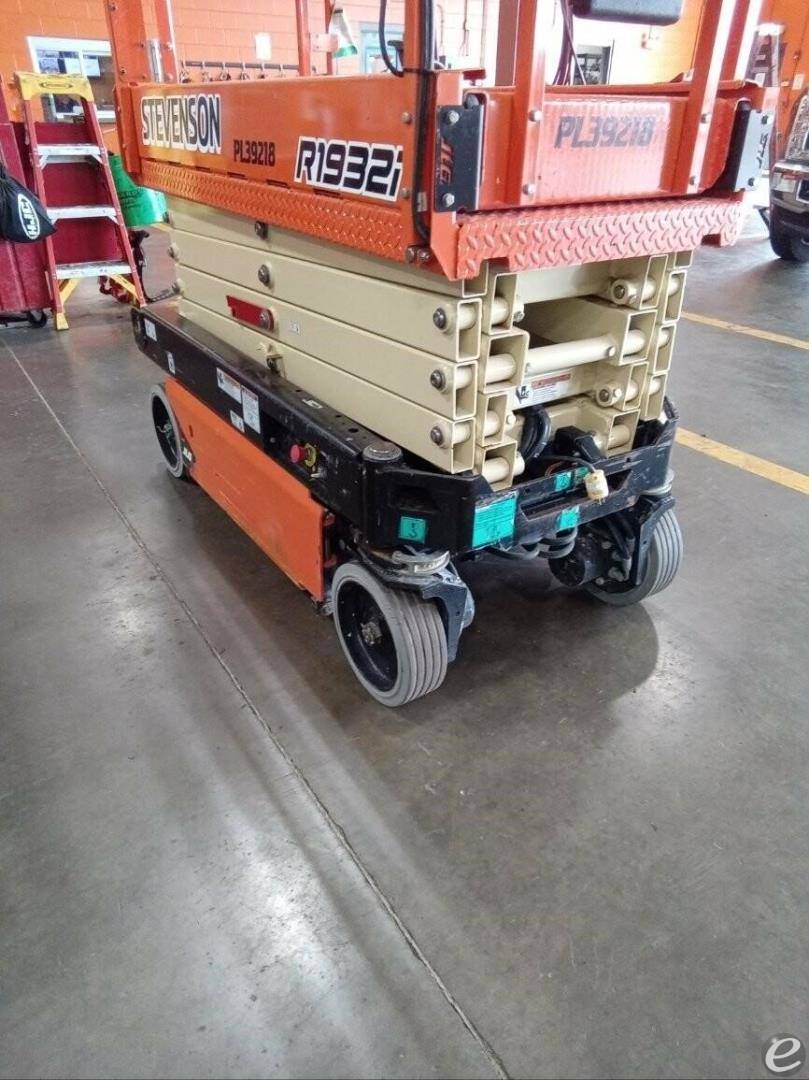 2021 JLG R1932i