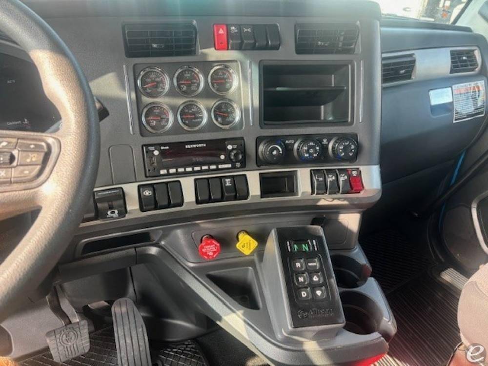 2025 Kenworth T880S