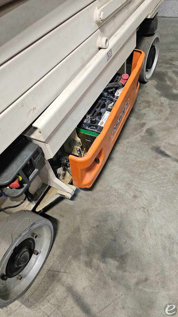 2005 JLG 2630ES