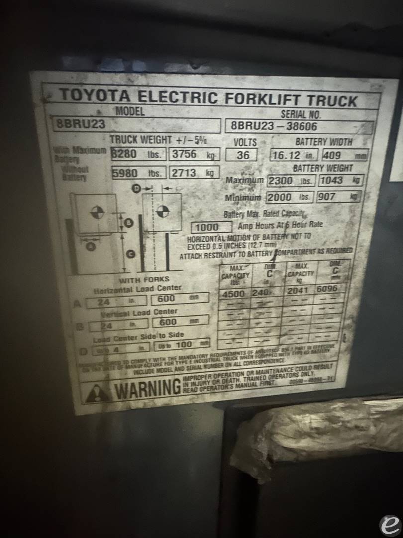 2015 Toyota 8BR233M240