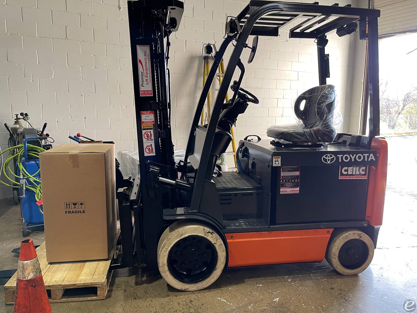 2020 Toyota 8FBCU32 Electric Forkli...