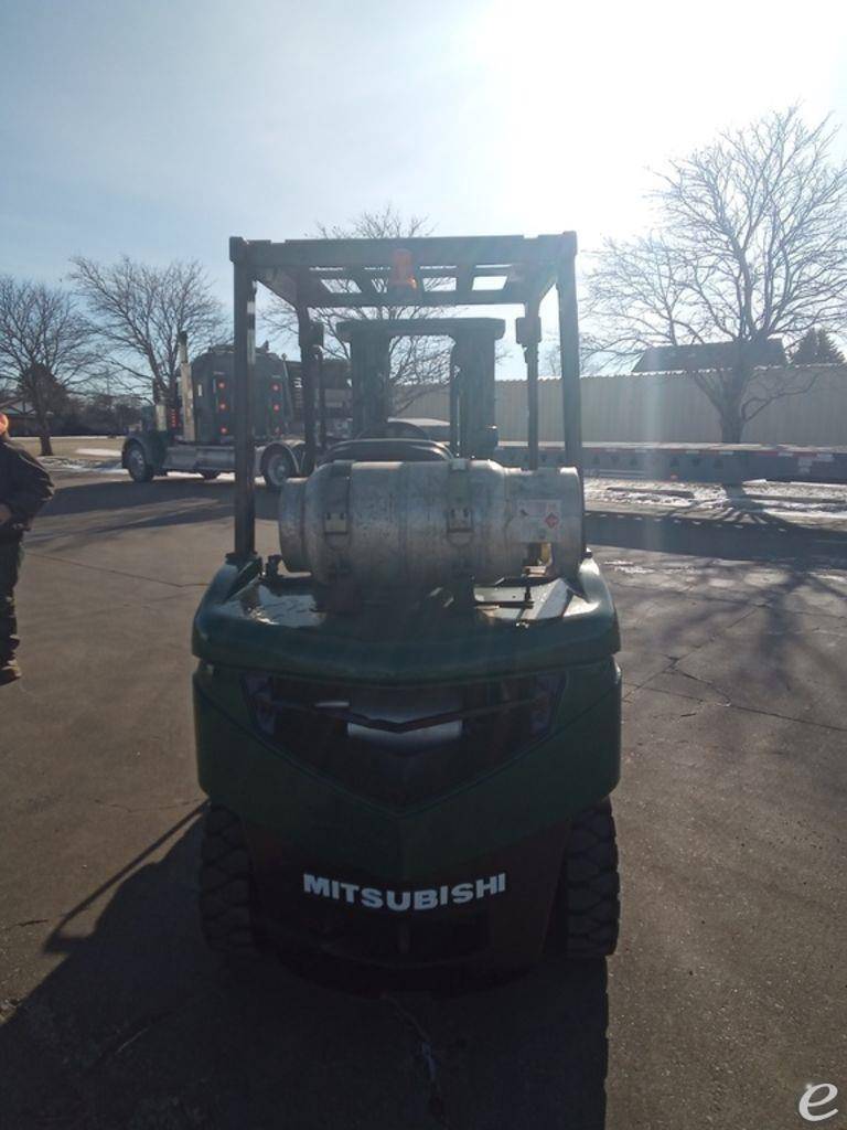 2013 Mitsubishi FG25N