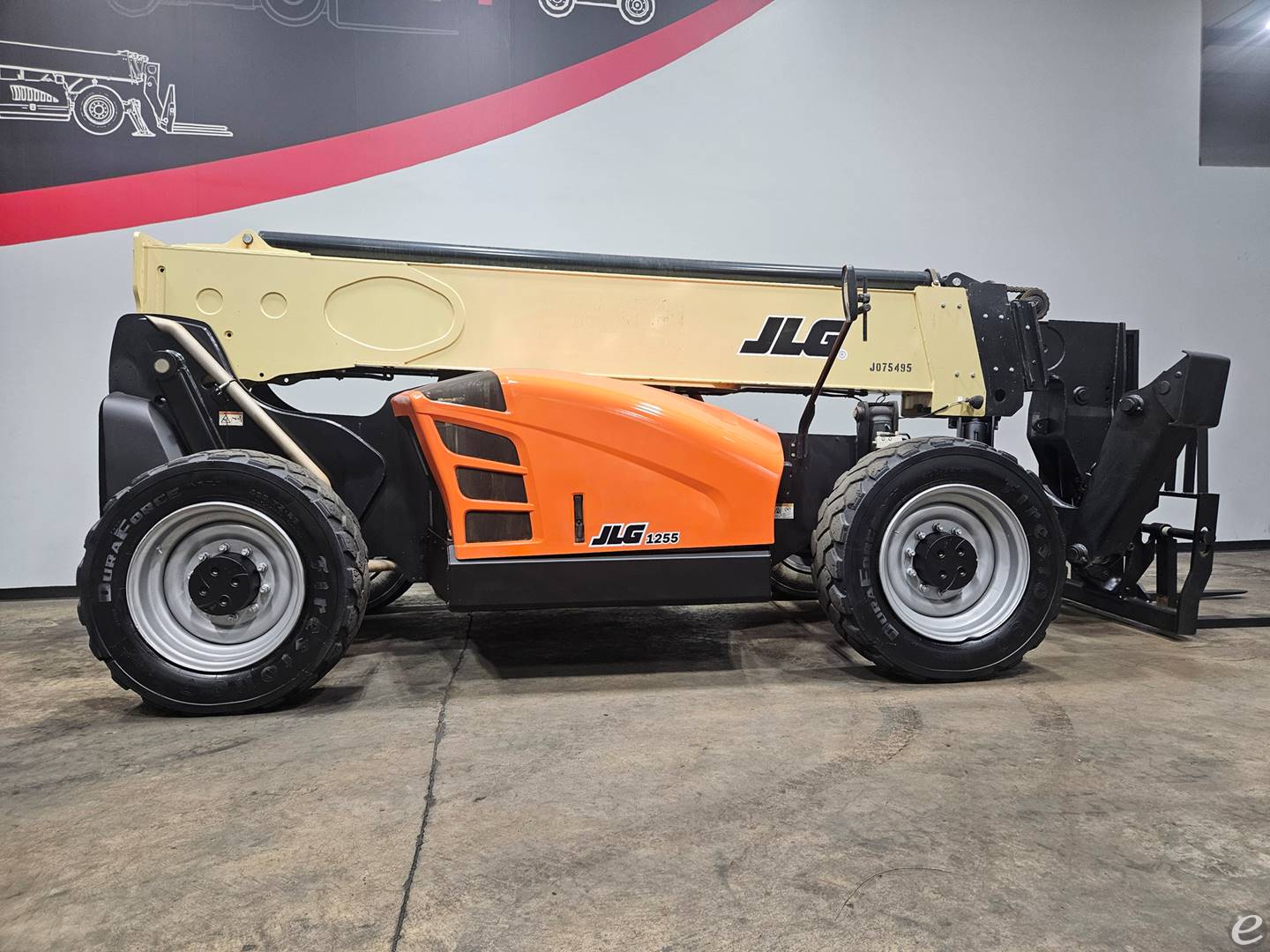2017 JLG 1255