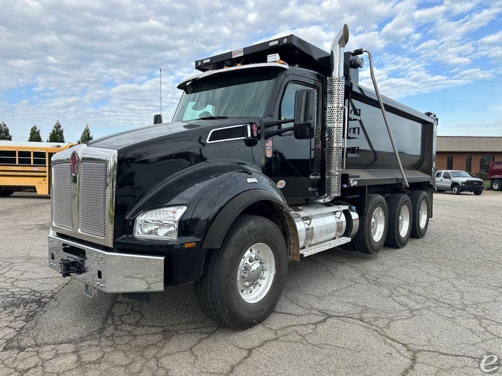 2025 Kenworth T880