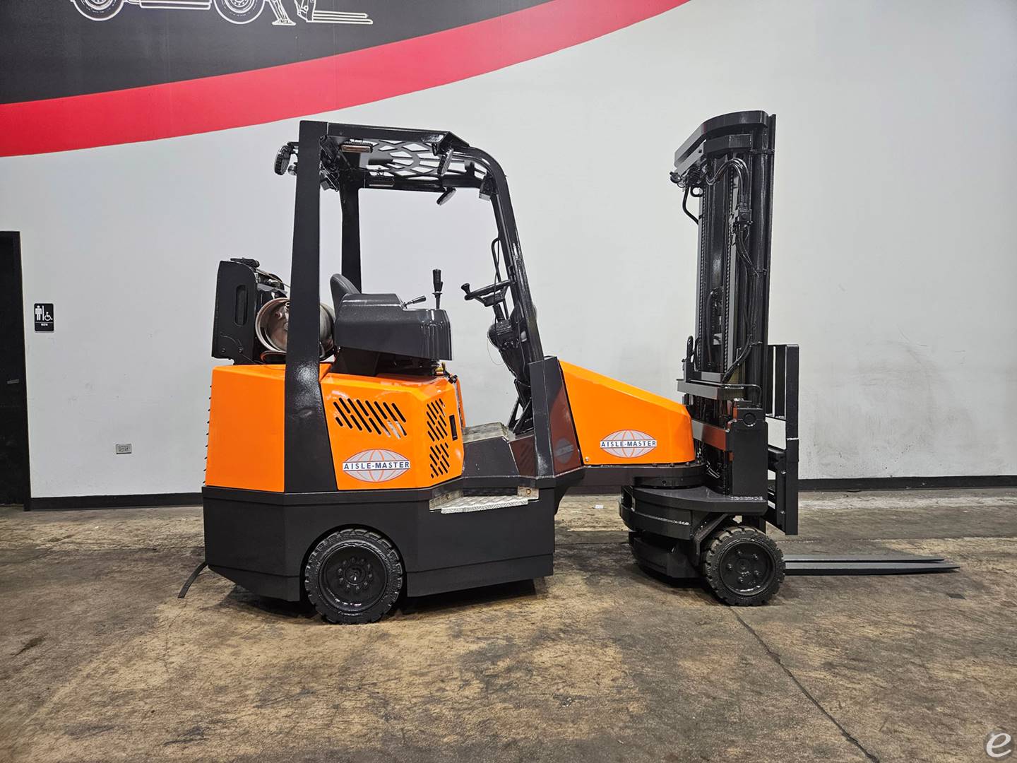 2015 Aisle-Master 44S