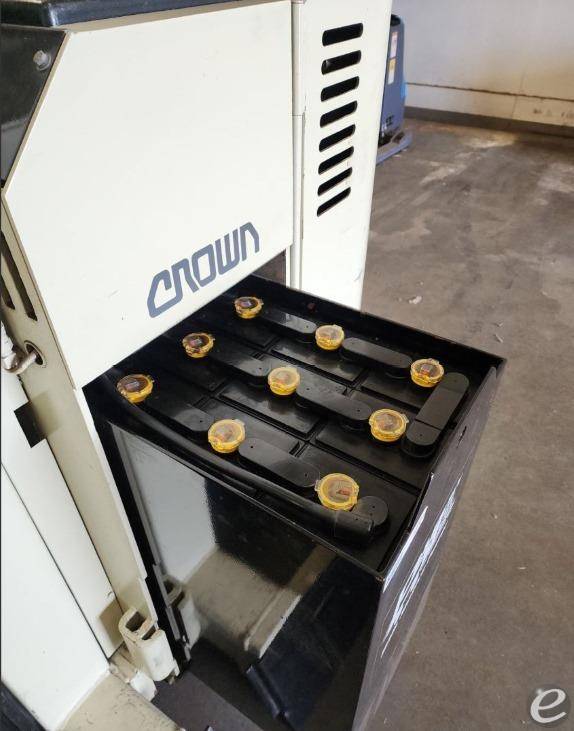 1993 Crown RR3020-35 Electric Reach Truck - 123Forklift