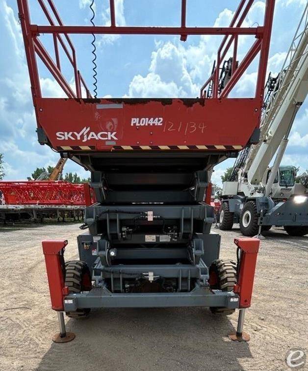 2015 Skyjack SJ9250RT