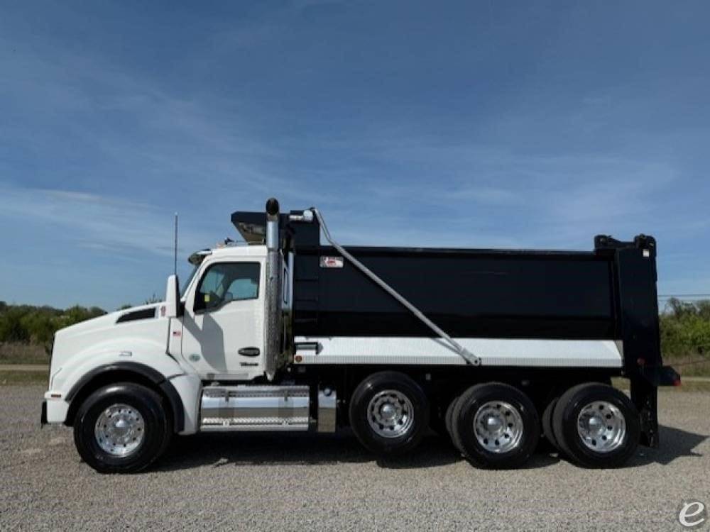 2025 Kenworth T880
