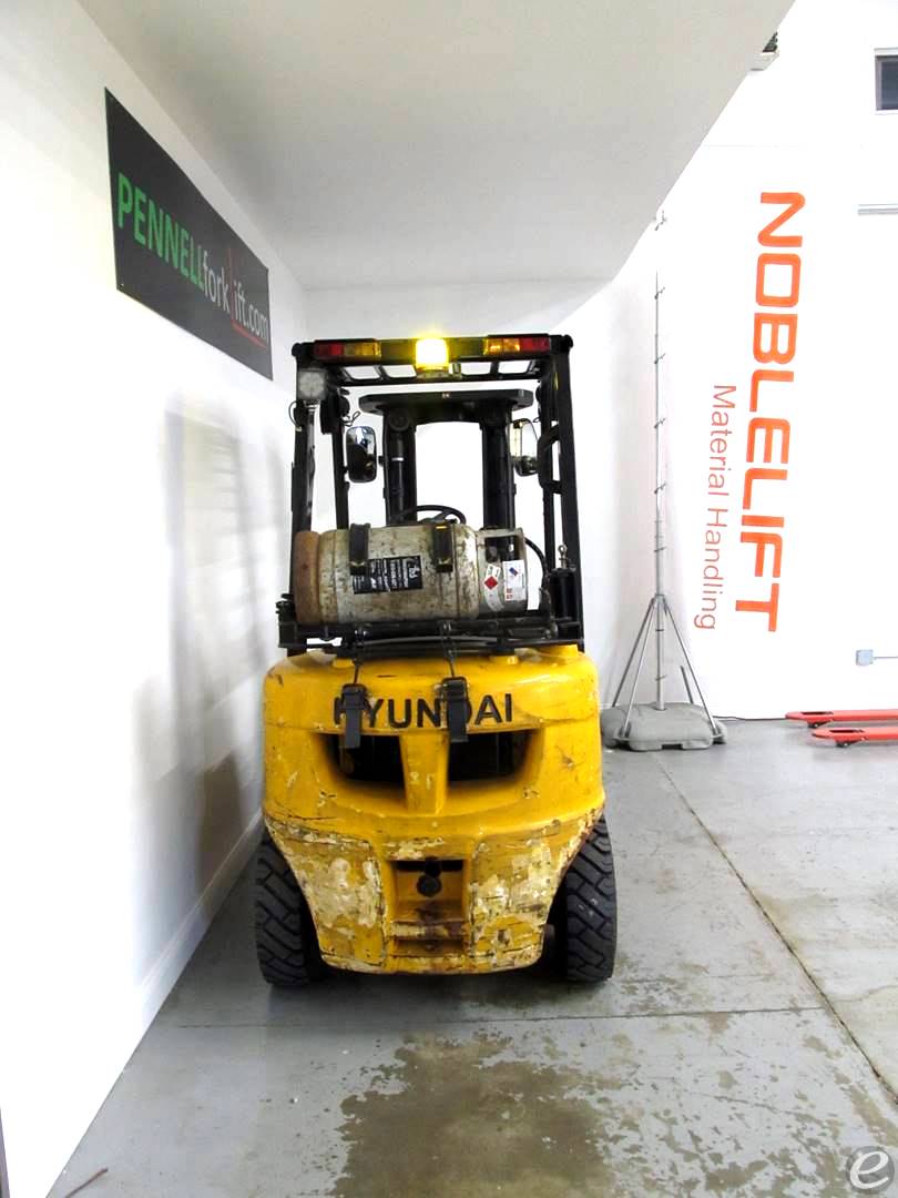 2016 Hyundai 25D-9