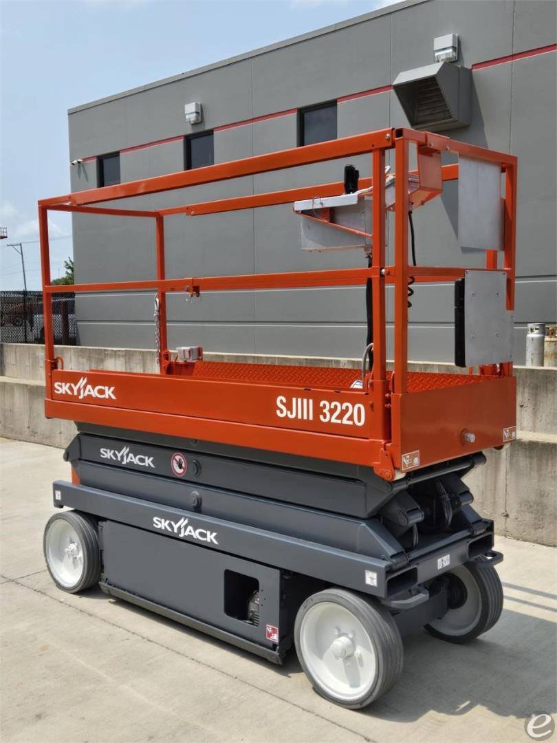 2015 Skyjack SJIII3220 Electric Scissor Lift - 123Forklift