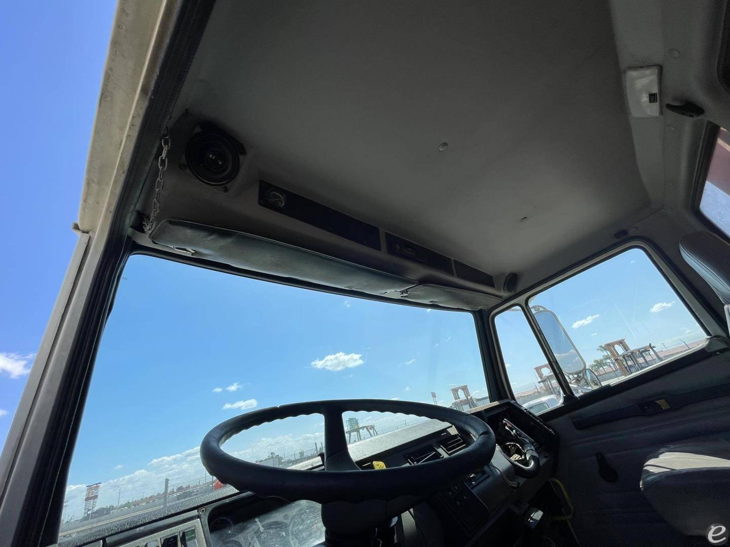2001 Freightliner FL70