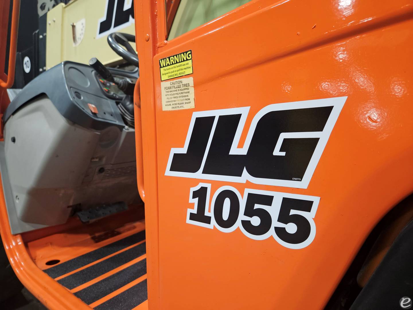 2018 JLG 1055