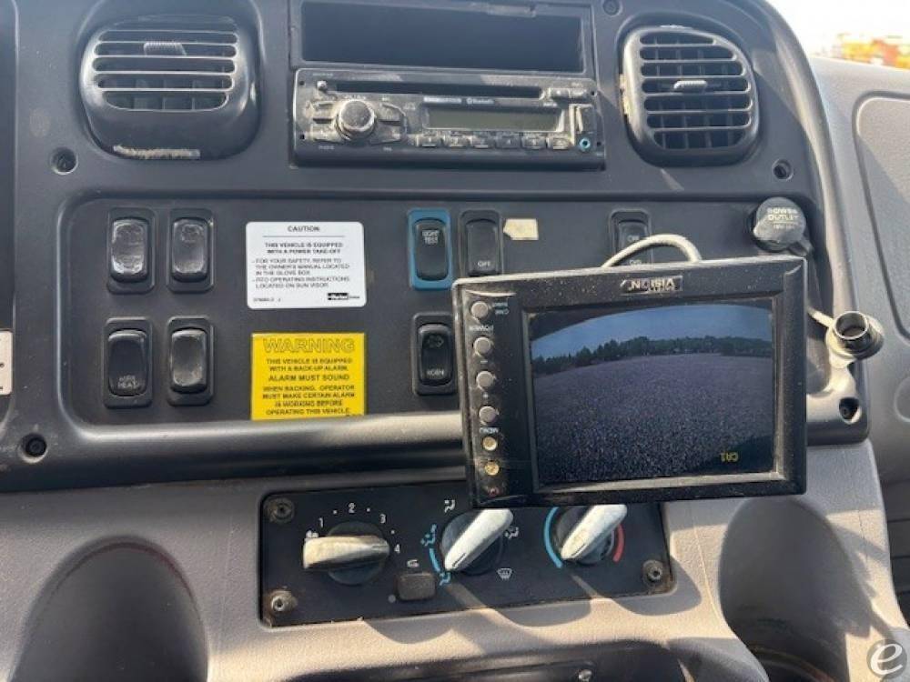 2016 Freightliner BUSINESS CLASS M2 106