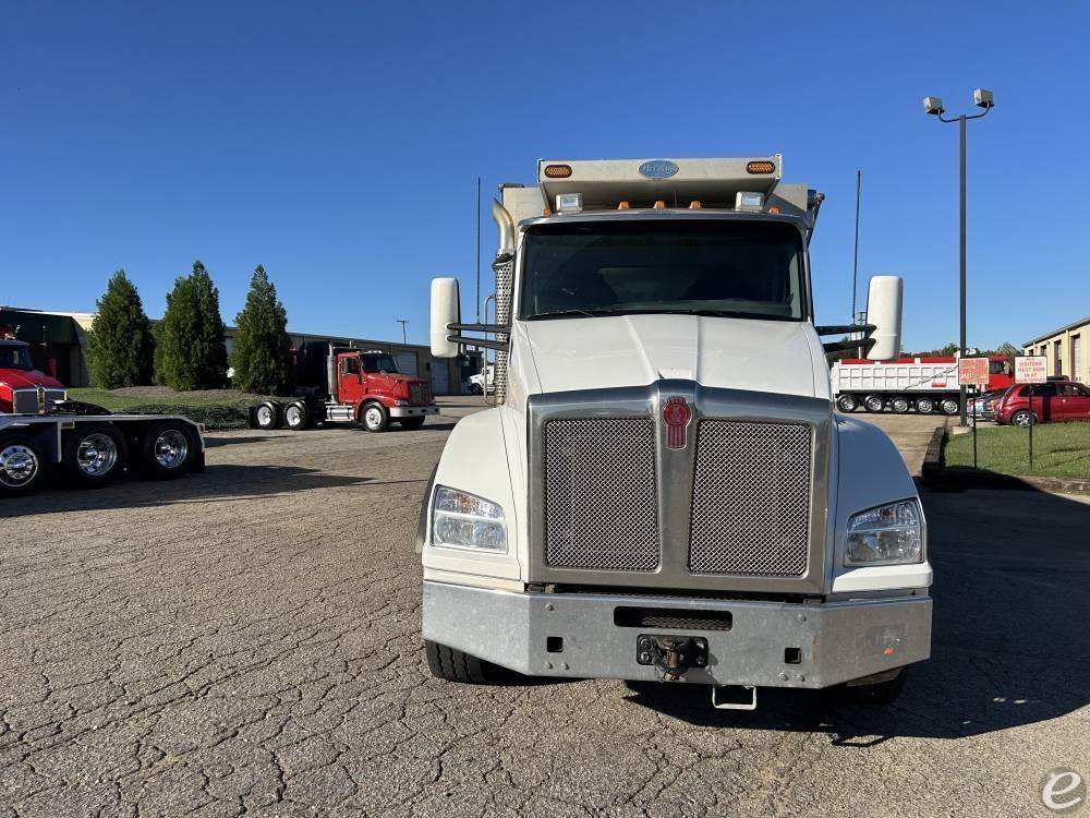 2024 Kenworth T880