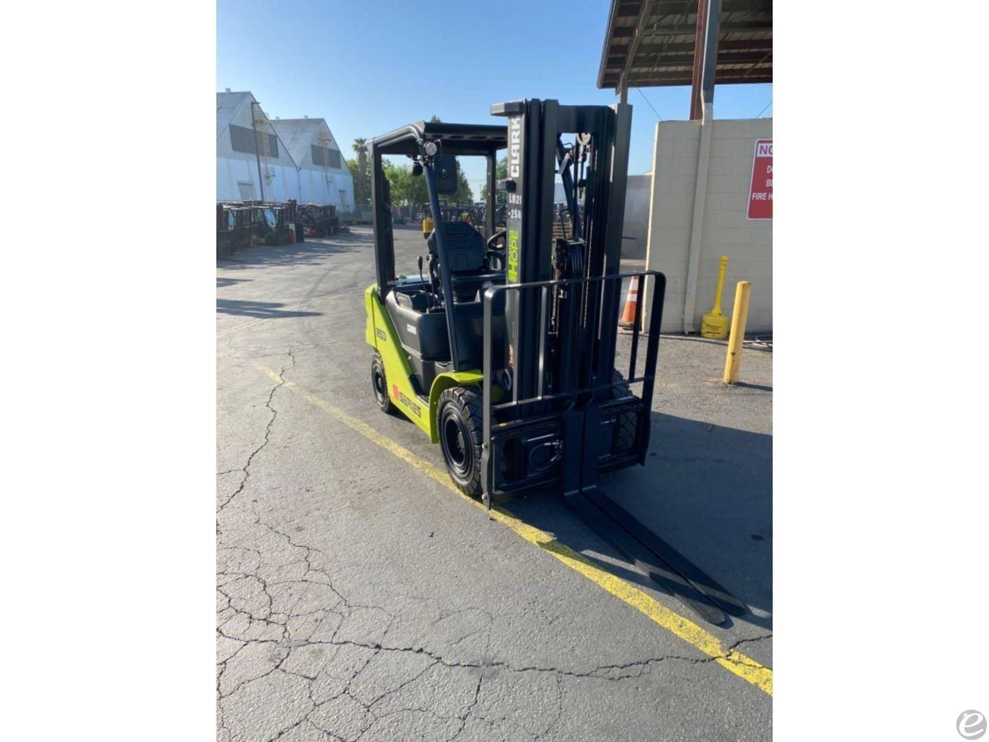 2022 Clark S25D