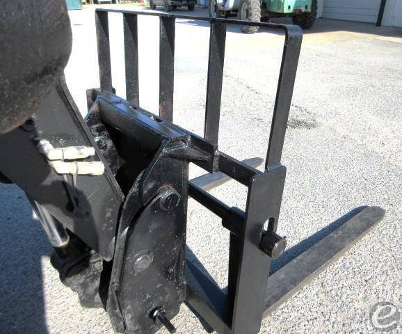 2012 Cat TL1055
