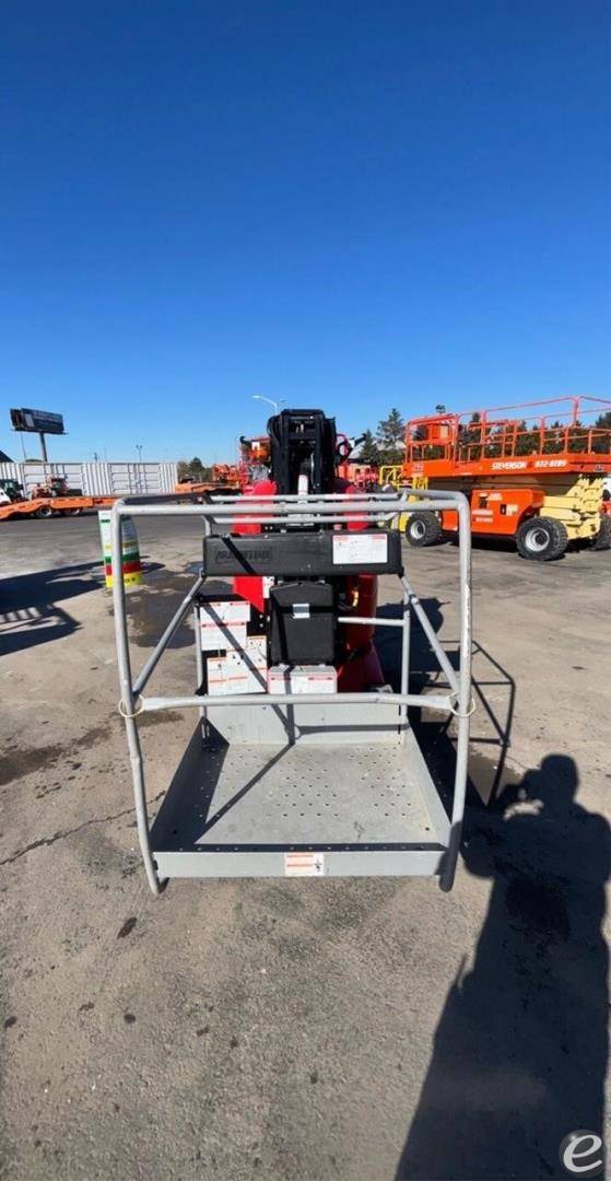 2022 Manitou 26VJR