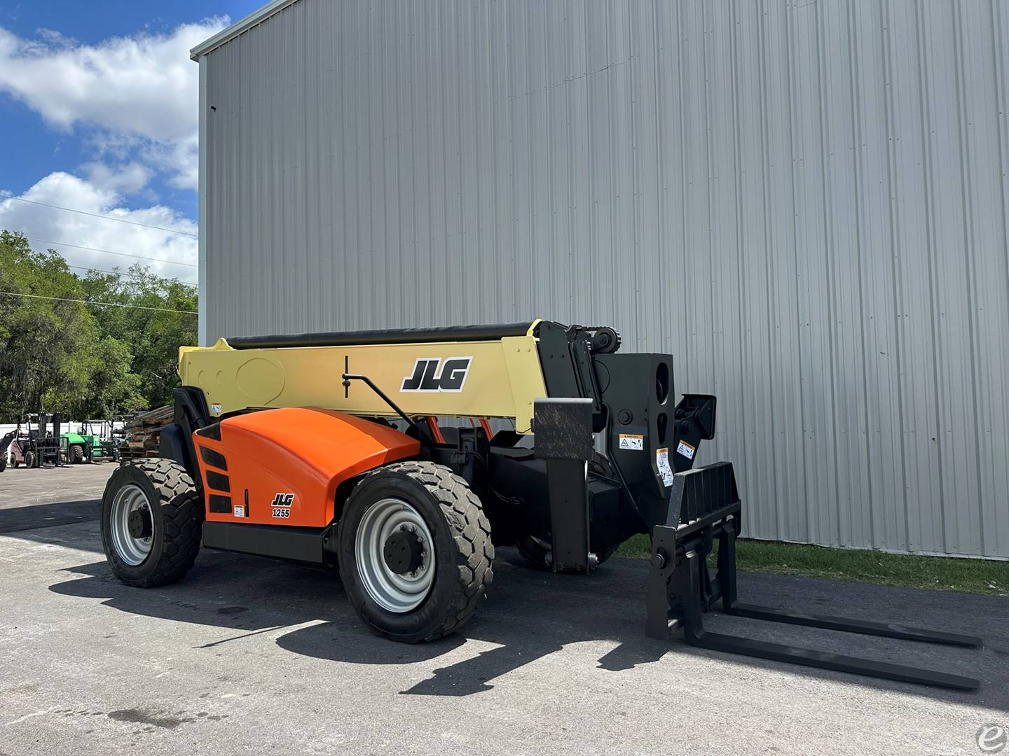 2016 JLG 1255