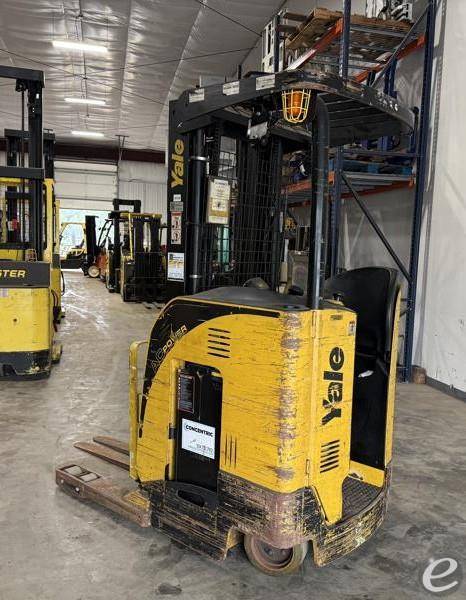 2012 Yale NR040EA
