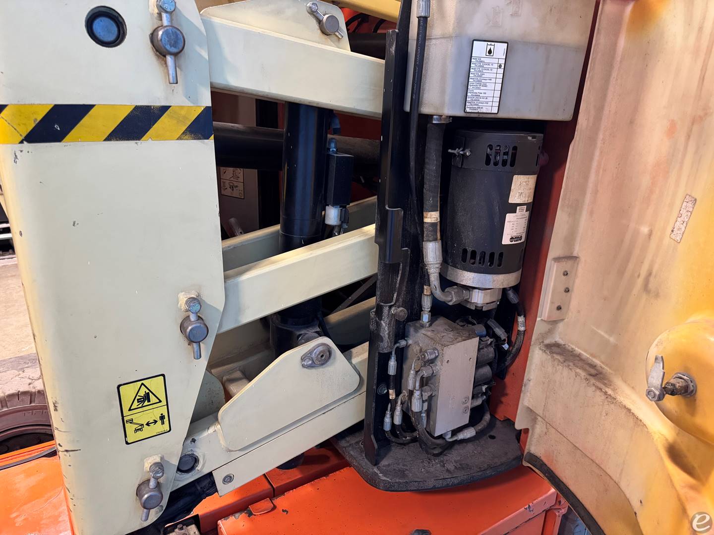2012 JLG E300AJP