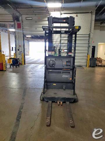 2013 Crown SP3505-30 Electric Order Picker - 123Forklift